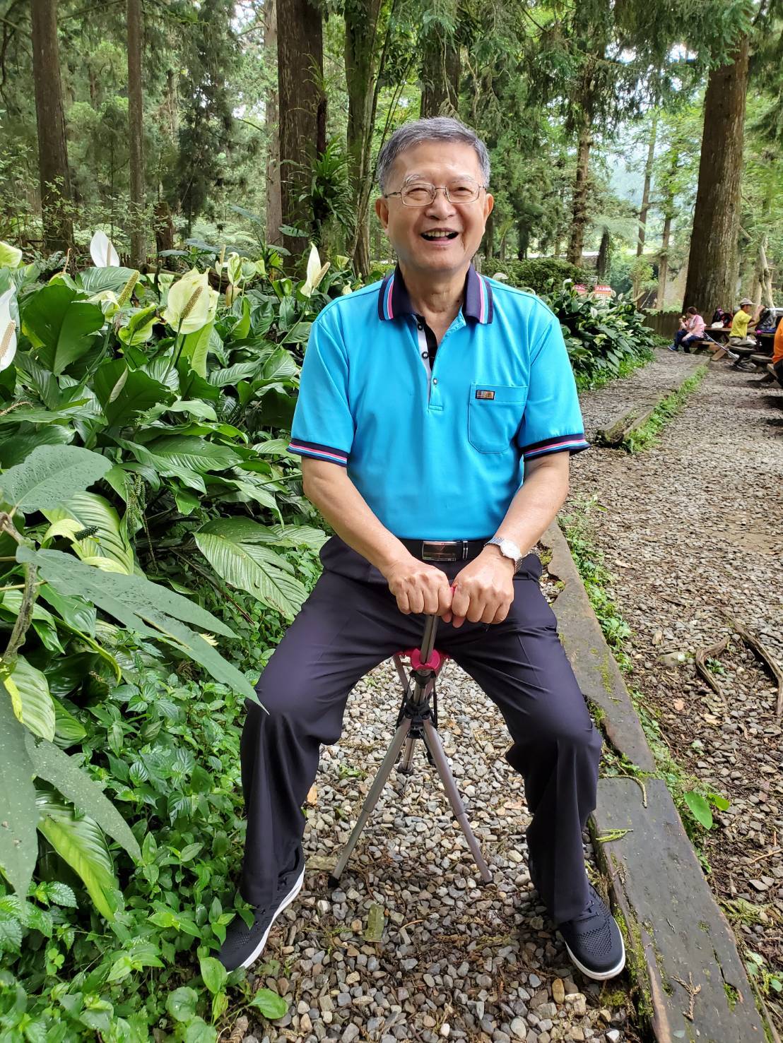 ไม้เท้าเก้าอี้ , นั่งบนไม้เท้าเก้าอี้